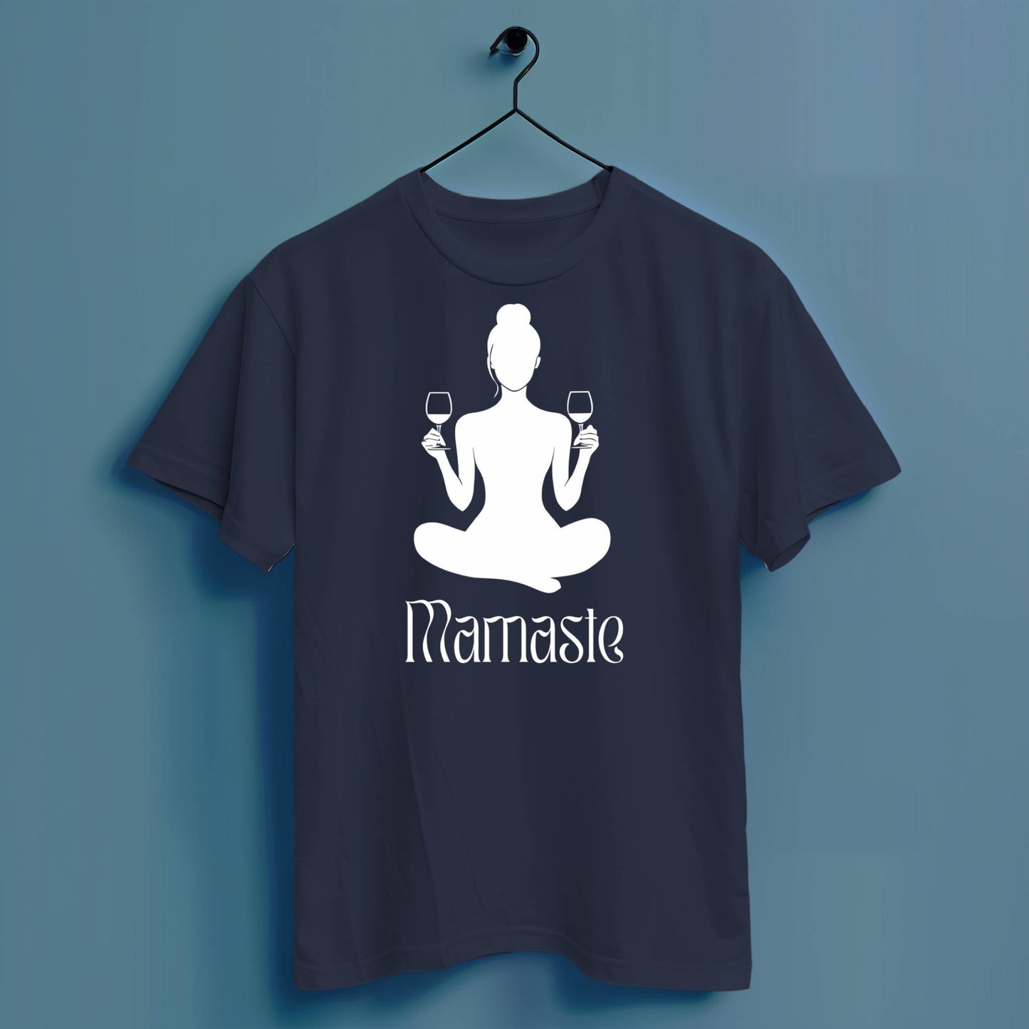 Mama Yoga Weinglas - Hochwertiges T-Shirt 100% Baumwolle