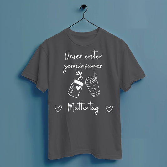 Unser erster gemeinsamer Muttertag - Hochwertiges T-Shirt 100% Baumwolle