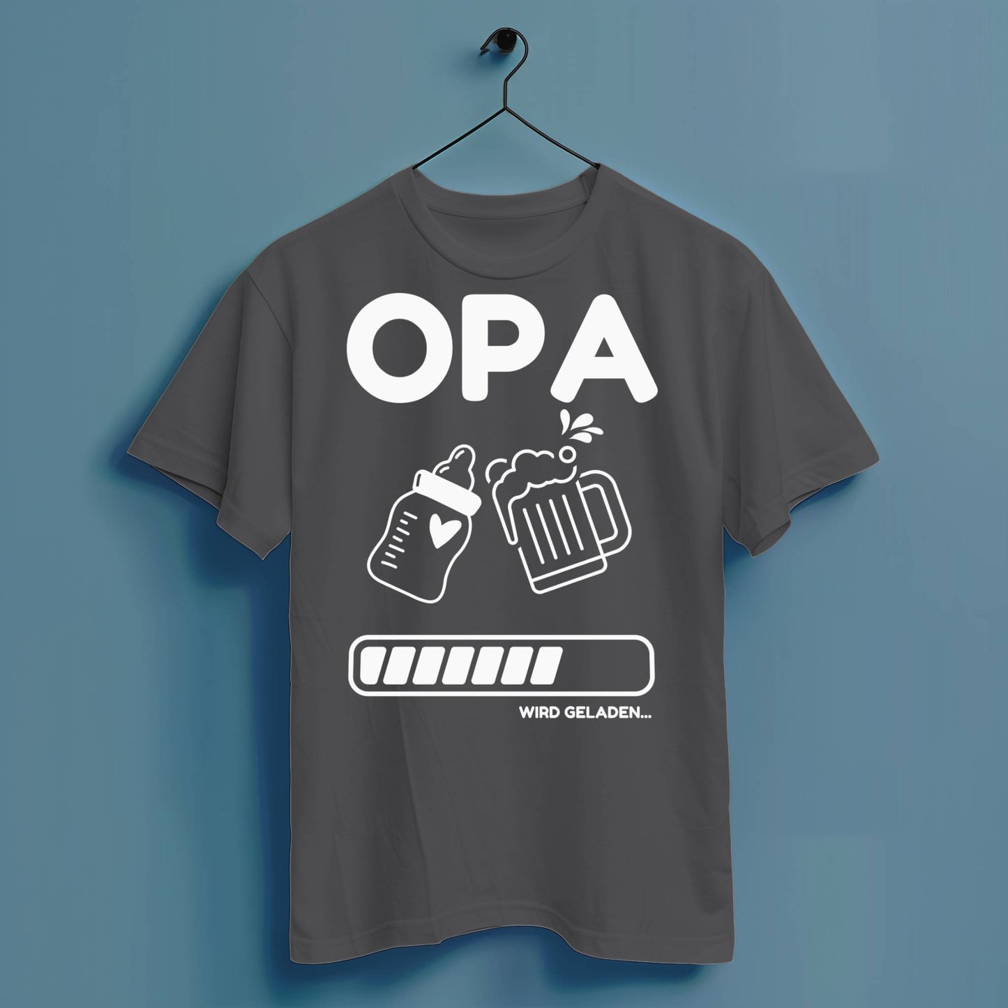 Opa wird geladen - Hochwertiges T-Shirt 100% Baumwolle