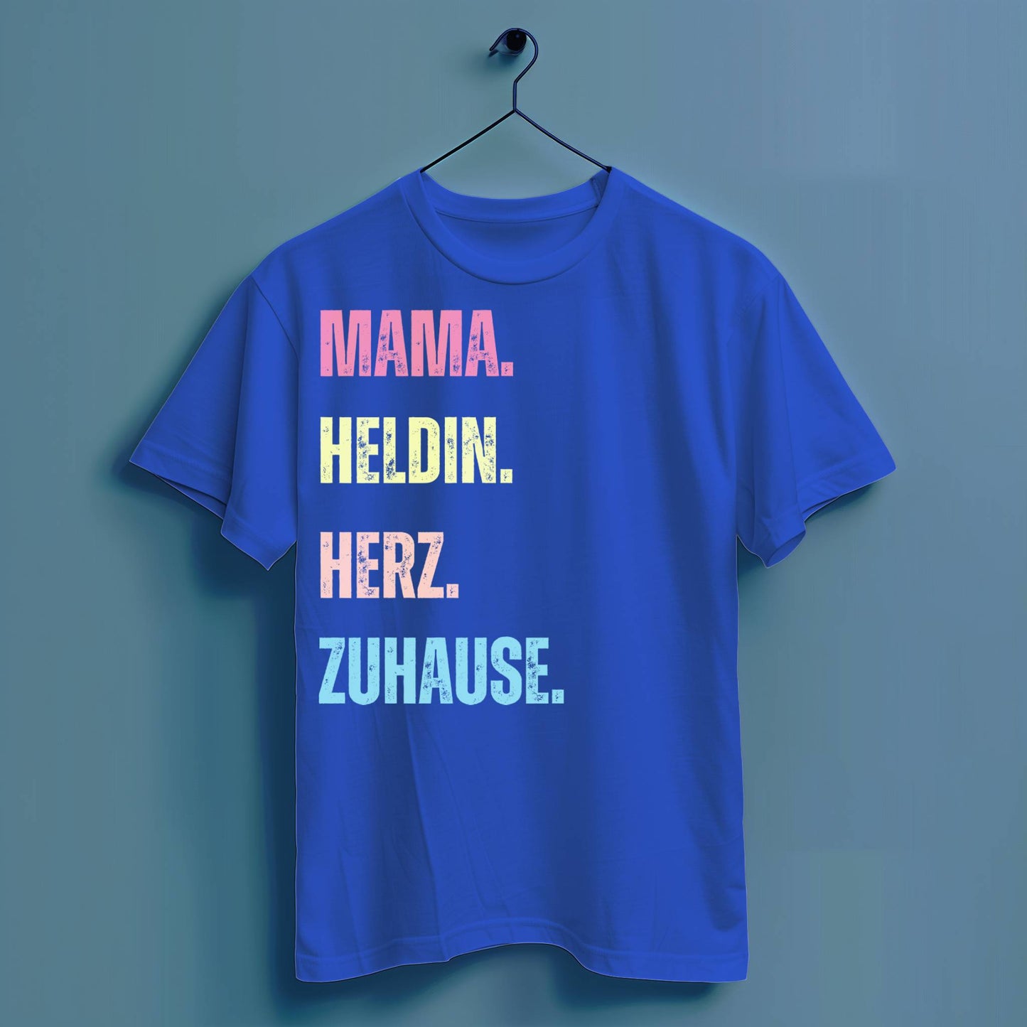 Mama. Heldin. Herz. Zuhause. - Hochwertiges T-Shirt 100% Baumwolle