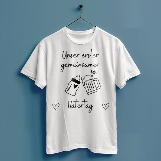 Unser erster gemeinsamer Vatertag - Hochwertiges T-Shirt 100% Baumwolle