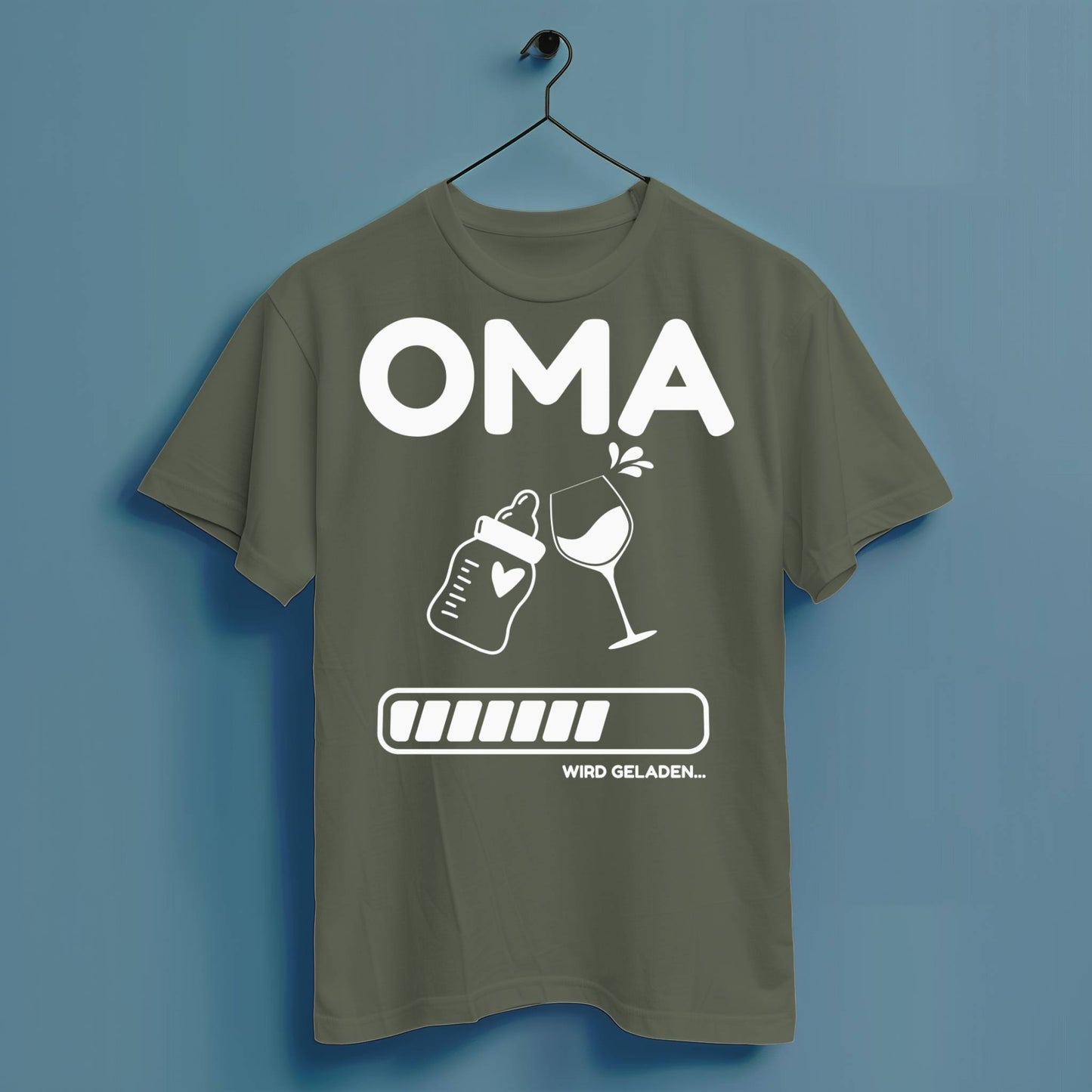 Oma wird geladen - Hochwertiges T-Shirt 100% Baumwolle