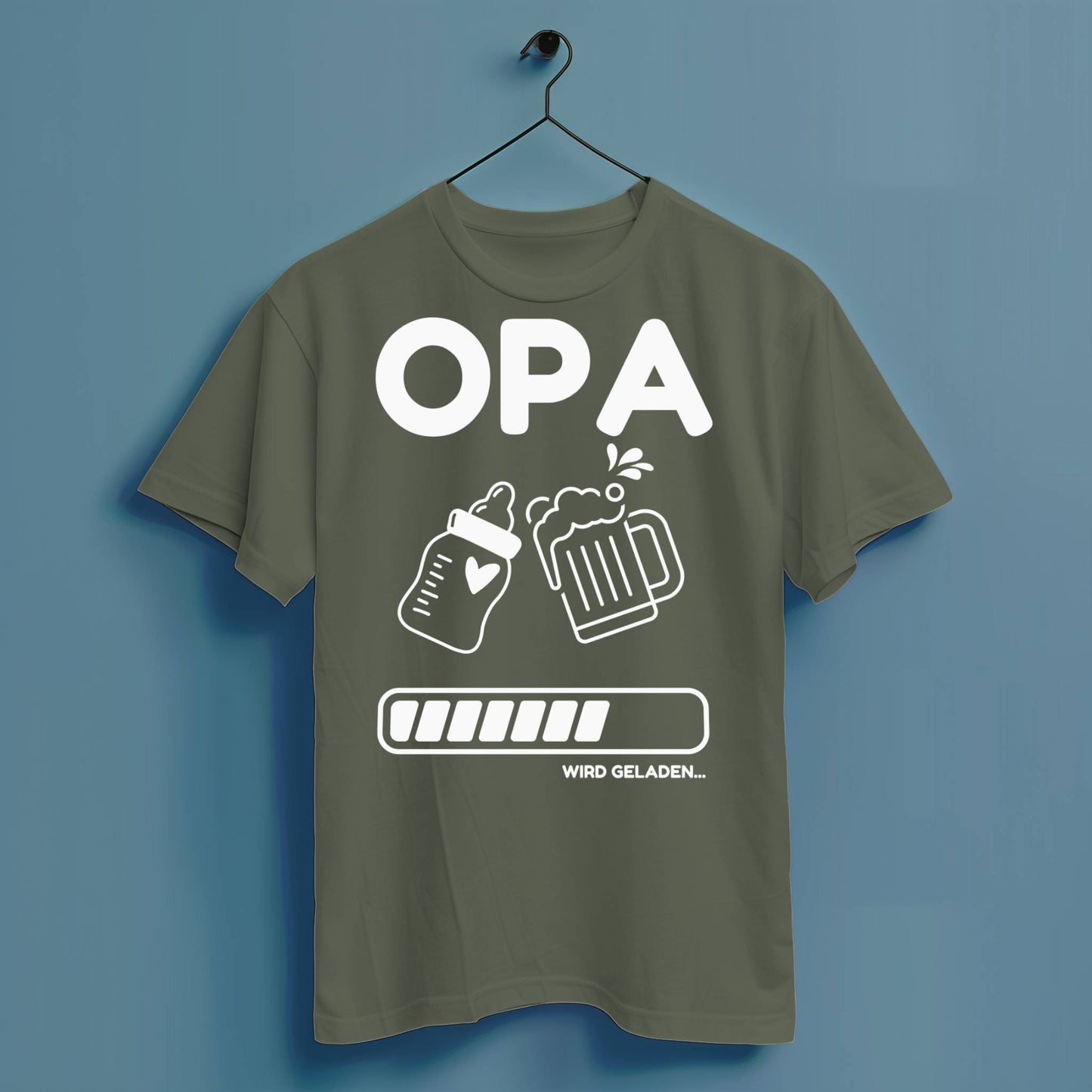 Opa wird geladen - Hochwertiges T-Shirt 100% Baumwolle