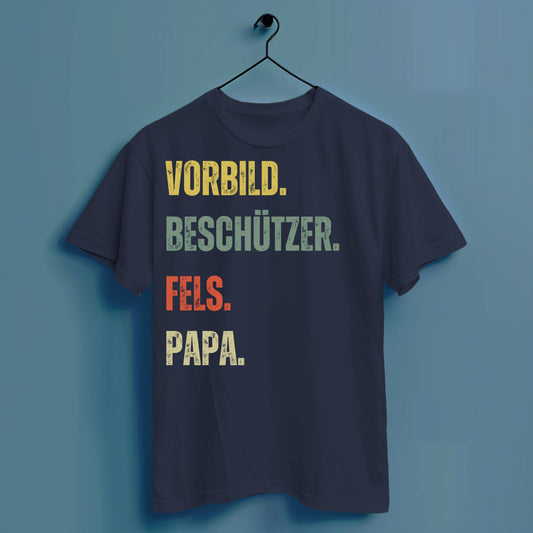 Papa. Vorbild. Beschützer. Fels. - Hochwertiges T-Shirt 100% Baumwolle