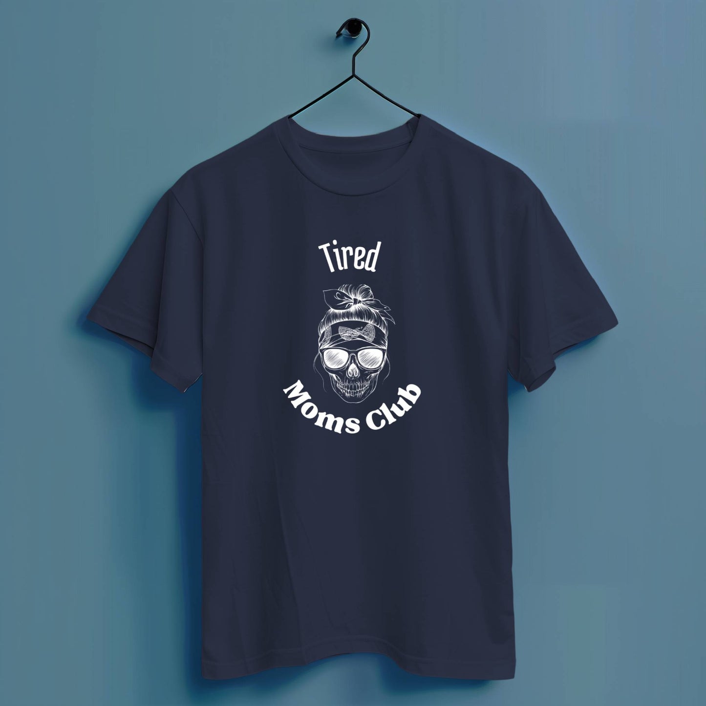 Tired Moms Club - Hochwertiges T-Shirt 100% Baumwolle