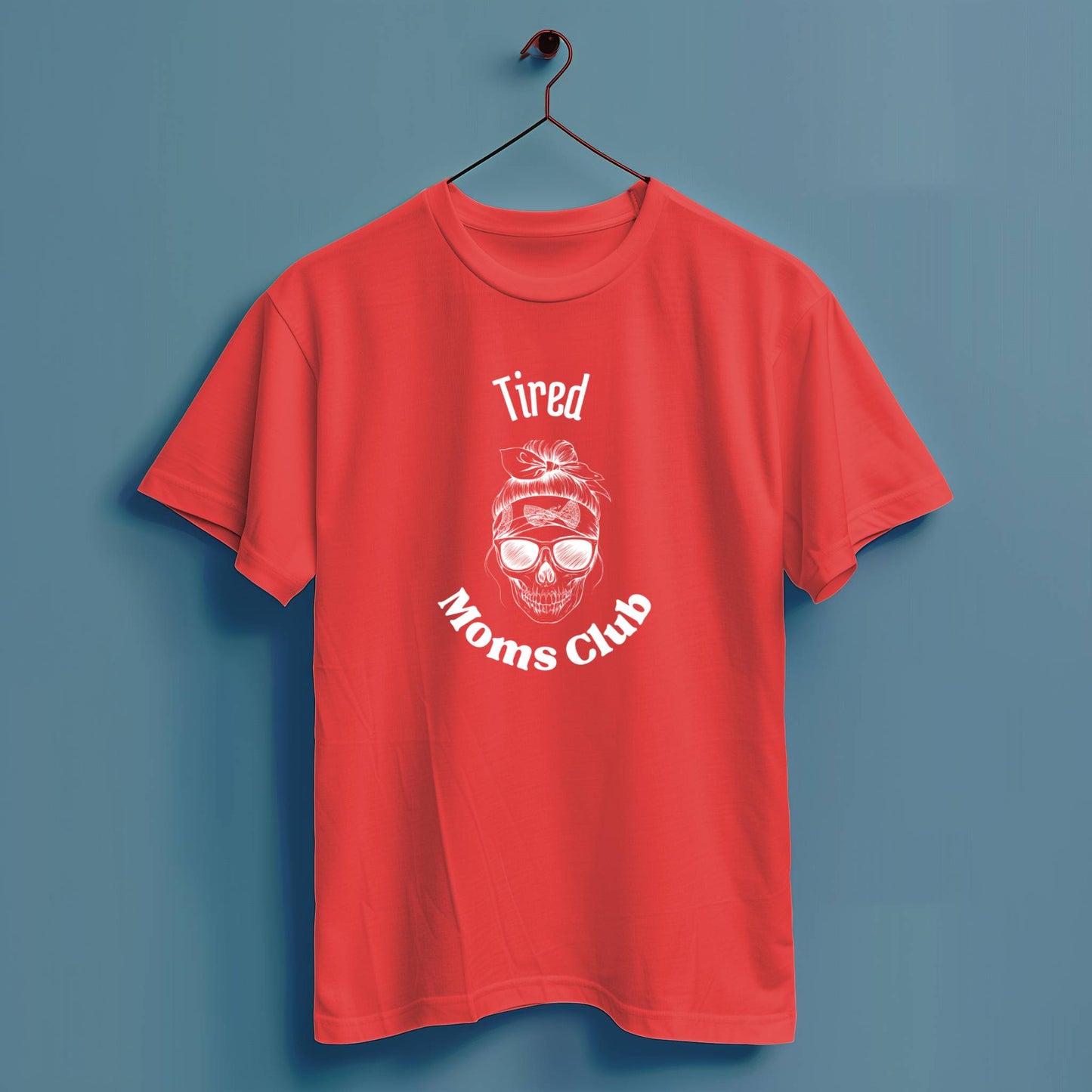 Tired Moms Club - Hochwertiges T-Shirt 100% Baumwolle