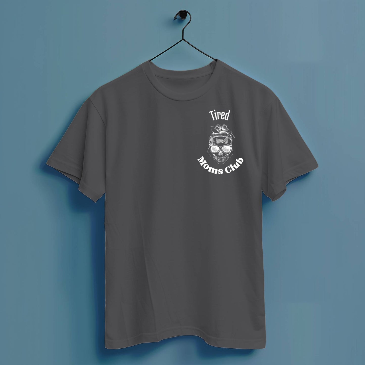 Tired Moms Club - Hochwertiges T-Shirt 100% Baumwolle