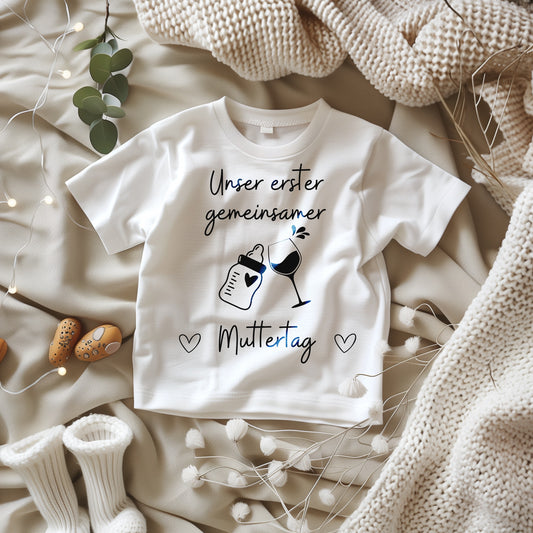 Unser erster gemeinsamer Muttertag - Baby T-Shirt 100% Bio-Baumwolle